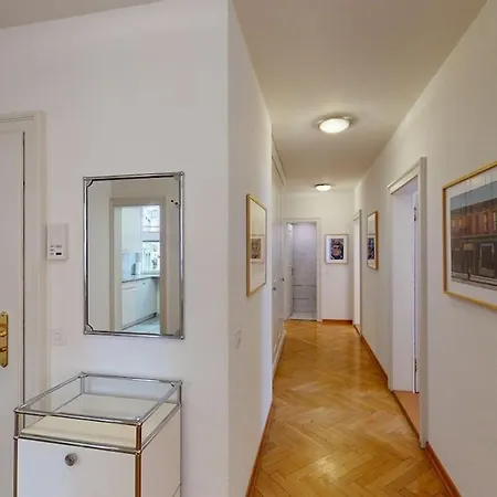 Great 2bd Flat Old Town - Schipfe B 아파트